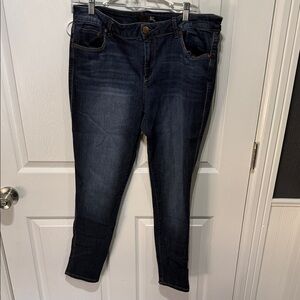 1822 Denim Women's Dark Wash Skinny Jeans